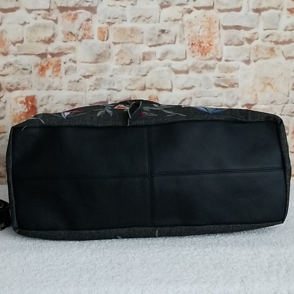 New Johnny Was  Krysha Overnight Tote - Picture 8 of 12